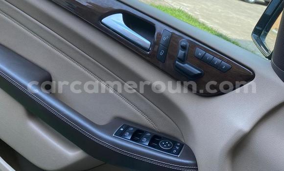 Sayi Imported Mercedes‒Benz ML–Class Black Mota in Douala a Ƙasar Kamaru Sayi Imported Mercedes‒Benz ML–Class Black Mota in Douala a Ƙasar Kamaru