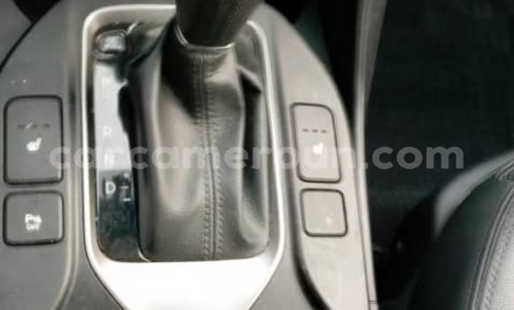 Sayi Imported Hyundai Santa Fe White Mota in Douala a Ƙasar Kamaru Sayi Imported Hyundai Santa Fe White Mota in Douala a Ƙasar Kamaru