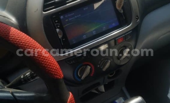 Sayi Imported Toyota RAV4 Blue Mota in Douala a Ƙasar Kamaru Sayi Imported Toyota RAV4 Blue Mota in Douala a Ƙasar Kamaru