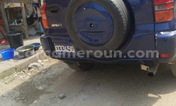 Sayi Imported Toyota RAV4 Blue Mota in Douala a Ƙasar Kamaru Sayi Imported Toyota RAV4 Blue Mota in Douala a Ƙasar Kamaru