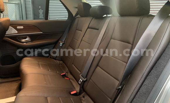 Sayi Imported Mercedes‒Benz GLE Azurfa Mota in Douala a Ƙasar Kamaru Sayi Imported Mercedes‒Benz GLE Azurfa Mota in Douala a Ƙasar Kamaru