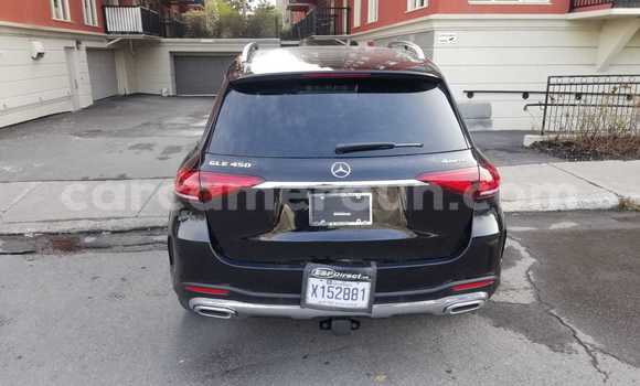 Sayi Imported Mercedes‒Benz GLE Azurfa Mota in Douala a Ƙasar Kamaru Sayi Imported Mercedes‒Benz GLE Azurfa Mota in Douala a Ƙasar Kamaru