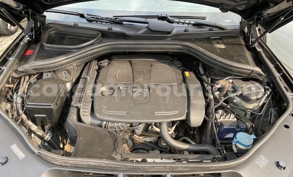 Sayi Na hannu Mercedes‒Benz ML–Class Black Mota in Douala a Ƙasar Kamaru Sayi Na hannu Mercedes‒Benz ML–Class Black Mota in Douala a Ƙasar Kamaru