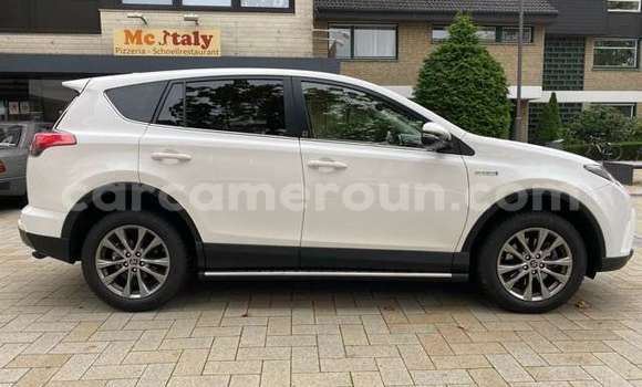 Acheter Occasion Voiture Toyota RAV4 Blanc à Yaoundé, Central Cameroon Acheter Occasion Voiture Toyota RAV4 Blanc à Yaoundé, Central Cameroon