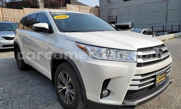 Sayi Na hannu Toyota Highlander White Mota in Yaounde a Babban Kamaru Sayi Na hannu Toyota Highlander White Mota in Yaounde a Babban Kamaru