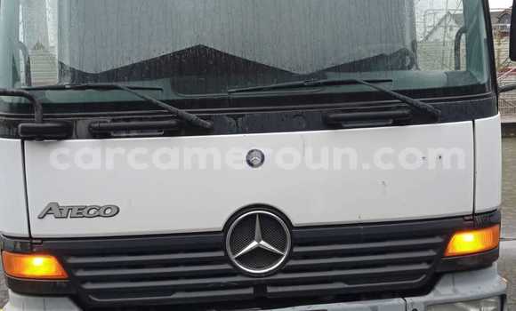 Sayi Na hannu Mercedes‒Benz Atego White Babbar mota in Buea a Yammacin Kamaru Sayi Na hannu Mercedes‒Benz Atego White Babbar mota in Buea a Yammacin Kamaru