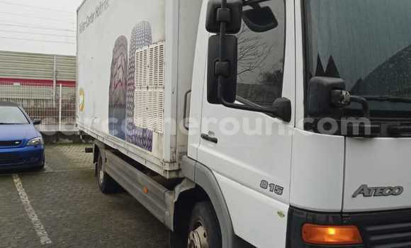 Sayi Na hannu Mercedes‒Benz Atego White Babbar mota in Buea a Yammacin Kamaru Sayi Na hannu Mercedes‒Benz Atego White Babbar mota in Buea a Yammacin Kamaru