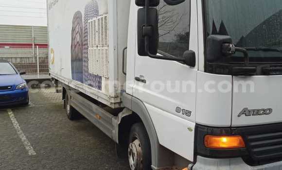 Sayi Na hannu Mercedes‒Benz Atego White Babbar mota in Douala a Ƙasar Kamaru Sayi Na hannu Mercedes‒Benz Atego White Babbar mota in Douala a Ƙasar Kamaru