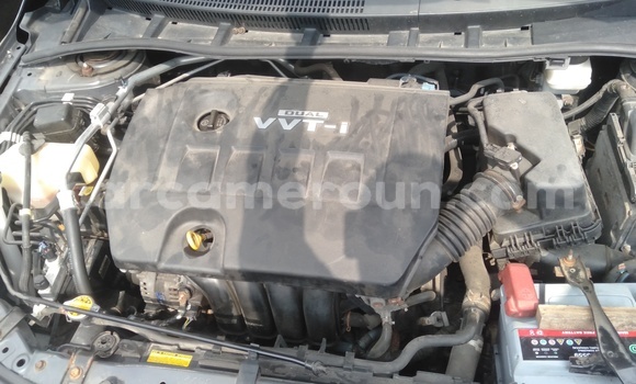 Sayi Imported Toyota Corolla Azurfa Mota in Douala a Ƙasar Kamaru Sayi Imported Toyota Corolla Azurfa Mota in Douala a Ƙasar Kamaru