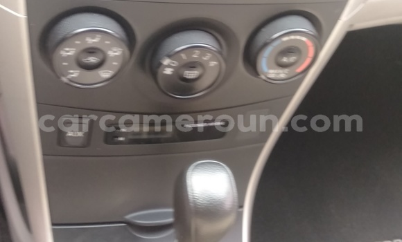 Sayi Imported Toyota Corolla Azurfa Mota in Douala a Ƙasar Kamaru Sayi Imported Toyota Corolla Azurfa Mota in Douala a Ƙasar Kamaru