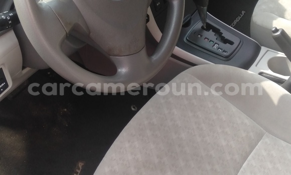 Sayi Imported Toyota Corolla Azurfa Mota in Douala a Ƙasar Kamaru Sayi Imported Toyota Corolla Azurfa Mota in Douala a Ƙasar Kamaru