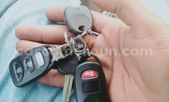 Sayi Imported Hyundai Elantra Blue Mota in Douala a Ƙasar Kamaru Sayi Imported Hyundai Elantra Blue Mota in Douala a Ƙasar Kamaru