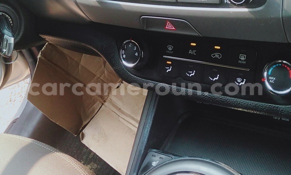 Sayi Imported Kia Sportage Azurfa Mota in Douala a Ƙasar Kamaru Sayi Imported Kia Sportage Azurfa Mota in Douala a Ƙasar Kamaru
