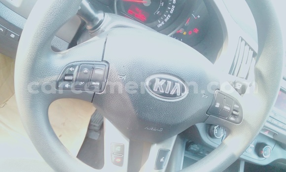 Sayi Imported Kia Sportage Azurfa Mota in Douala a Ƙasar Kamaru Sayi Imported Kia Sportage Azurfa Mota in Douala a Ƙasar Kamaru
