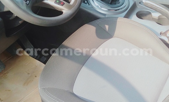 Sayi Imported Kia Sportage Azurfa Mota in Douala a Ƙasar Kamaru Sayi Imported Kia Sportage Azurfa Mota in Douala a Ƙasar Kamaru