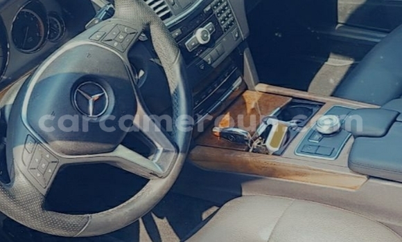 Sayi Imported Mercedes‒Benz E–Class White Mota in Douala a Ƙasar Kamaru Sayi Imported Mercedes‒Benz E–Class White Mota in Douala a Ƙasar Kamaru