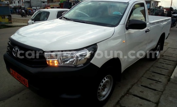 Sayi Na hannu Toyota Hilux White Mota in Douala a Ƙasar Kamaru Sayi Na hannu Toyota Hilux White Mota in Douala a Ƙasar Kamaru