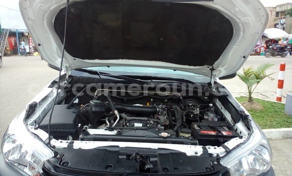 Sayi Na hannu Toyota Hilux White Mota in Douala a Ƙasar Kamaru Sayi Na hannu Toyota Hilux White Mota in Douala a Ƙasar Kamaru