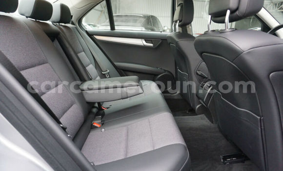 Sayi Imported Mercedes‒Benz C–Class Azurfa Mota in Douala a Ƙasar Kamaru Sayi Imported Mercedes‒Benz C–Class Azurfa Mota in Douala a Ƙasar Kamaru