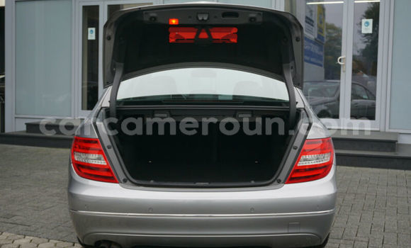Sayi Imported Mercedes‒Benz C–Class Azurfa Mota in Douala a Ƙasar Kamaru Sayi Imported Mercedes‒Benz C–Class Azurfa Mota in Douala a Ƙasar Kamaru
