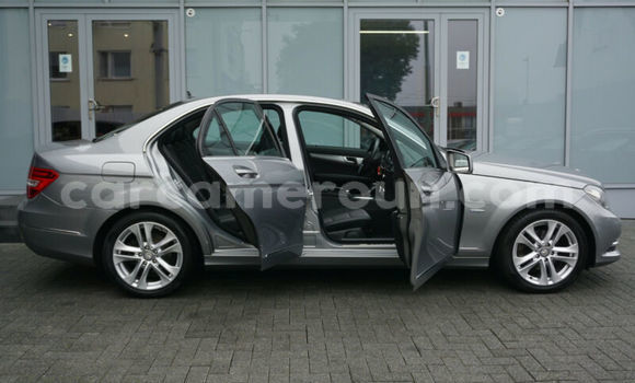 Sayi Imported Mercedes‒Benz C–Class Azurfa Mota in Douala a Ƙasar Kamaru Sayi Imported Mercedes‒Benz C–Class Azurfa Mota in Douala a Ƙasar Kamaru