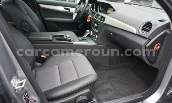 Sayi Imported Mercedes‒Benz C–Class Azurfa Mota in Douala a Ƙasar Kamaru Sayi Imported Mercedes‒Benz C–Class Azurfa Mota in Douala a Ƙasar Kamaru