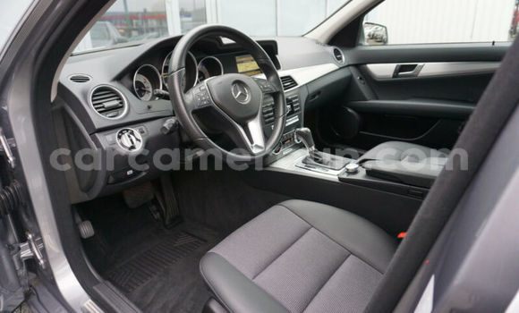 Sayi Imported Mercedes‒Benz C–Class Azurfa Mota in Douala a Ƙasar Kamaru Sayi Imported Mercedes‒Benz C–Class Azurfa Mota in Douala a Ƙasar Kamaru