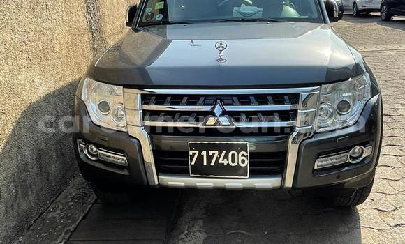Sayi Imported Mitsubishi Pajero Azurfa Mota in Douala a Ƙasar Kamaru Sayi Imported Mitsubishi Pajero Azurfa Mota in Douala a Ƙasar Kamaru