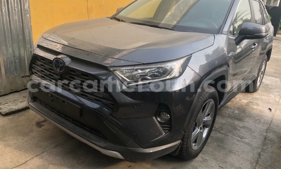 Sayi Imported Toyota RAV4 Black Mota in Yaounde a Babban Kamaru Sayi Imported Toyota RAV4 Black Mota in Yaounde a Babban Kamaru