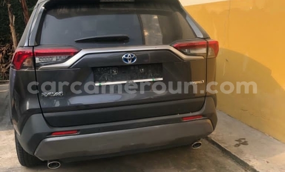 Sayi Imported Toyota RAV4 Black Mota in Yaounde a Babban Kamaru Sayi Imported Toyota RAV4 Black Mota in Yaounde a Babban Kamaru