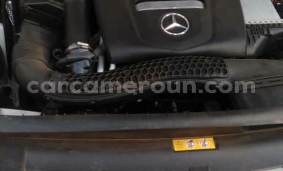 Sayi Imported Mercedes‒Benz GLC White Mota in Douala a Ƙasar Kamaru Sayi Imported Mercedes‒Benz GLC White Mota in Douala a Ƙasar Kamaru