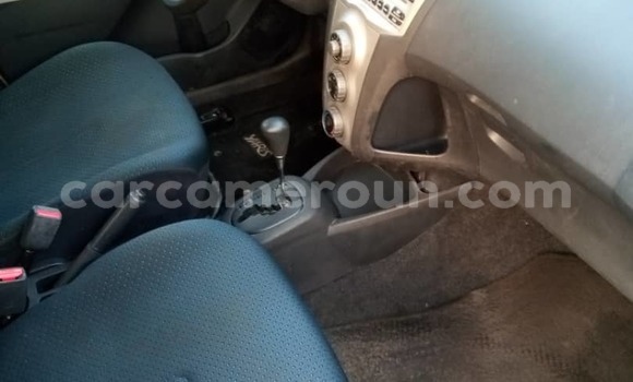 Sayi Imported Toyota Yaris Blue Mota in Douala a Ƙasar Kamaru Sayi Imported Toyota Yaris Blue Mota in Douala a Ƙasar Kamaru