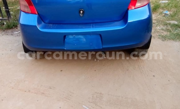 Sayi Imported Toyota Yaris Blue Mota in Douala a Ƙasar Kamaru Sayi Imported Toyota Yaris Blue Mota in Douala a Ƙasar Kamaru