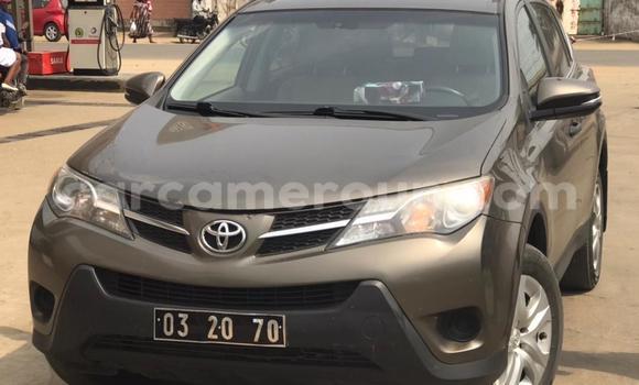 Sayi Imported Toyota RAV4 Brown Mota in Douala a Ƙasar Kamaru Sayi Imported Toyota RAV4 Brown Mota in Douala a Ƙasar Kamaru