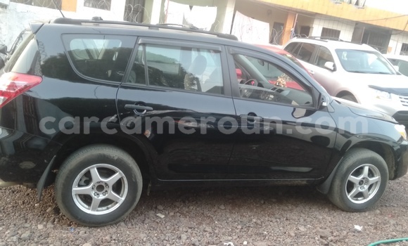 Sayi Imported Toyota RAV4 Black Mota in Douala a Ƙasar Kamaru Sayi Imported Toyota RAV4 Black Mota in Douala a Ƙasar Kamaru
