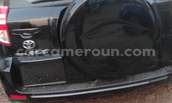 Sayi Imported Toyota RAV4 Black Mota in Douala a Ƙasar Kamaru Sayi Imported Toyota RAV4 Black Mota in Douala a Ƙasar Kamaru