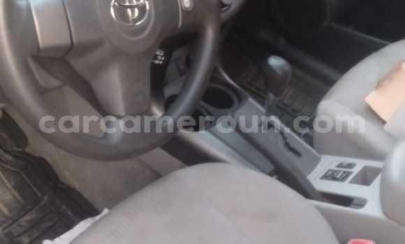 Sayi Imported Toyota RAV4 Black Mota in Douala a Ƙasar Kamaru Sayi Imported Toyota RAV4 Black Mota in Douala a Ƙasar Kamaru