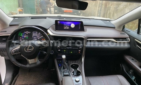 Sayi Imported Lexus RX White Mota in Douala a Ƙasar Kamaru Sayi Imported Lexus RX White Mota in Douala a Ƙasar Kamaru