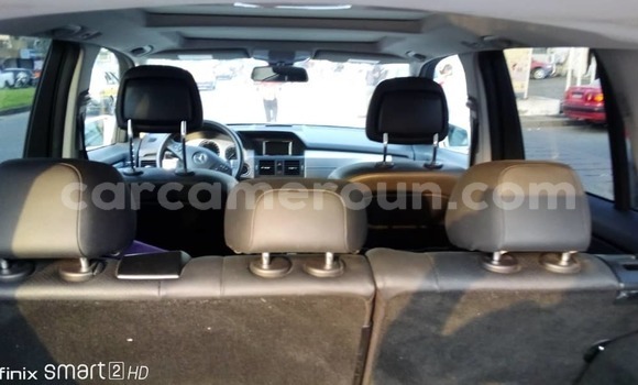 Sayi Imported Mercedes‒Benz GLK–Class White Mota in Douala a Ƙasar Kamaru Sayi Imported Mercedes‒Benz GLK–Class White Mota in Douala a Ƙasar Kamaru