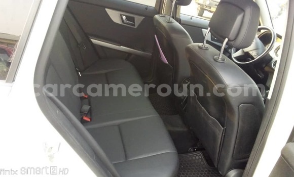 Sayi Imported Mercedes‒Benz GLK–Class White Mota in Douala a Ƙasar Kamaru Sayi Imported Mercedes‒Benz GLK–Class White Mota in Douala a Ƙasar Kamaru