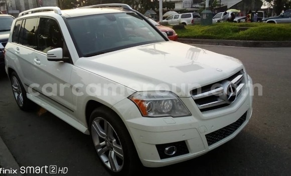 Sayi Imported Mercedes‒Benz GLK–Class White Mota in Douala a Ƙasar Kamaru Sayi Imported Mercedes‒Benz GLK–Class White Mota in Douala a Ƙasar Kamaru