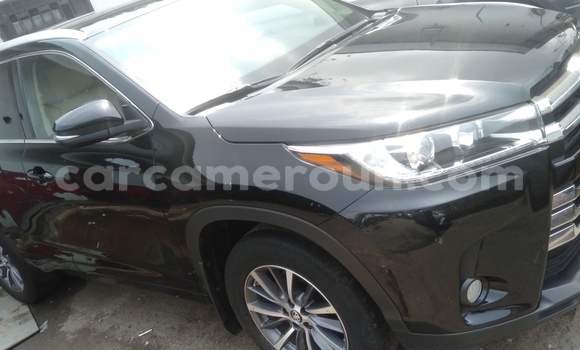 Sayi Imported Toyota Highlander Black Mota in Douala a Ƙasar Kamaru Sayi Imported Toyota Highlander Black Mota in Douala a Ƙasar Kamaru
