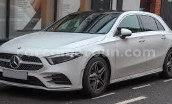 Sayi Na hannu Mercedes Viano White Mota in Yaounde a Babban Kamaru