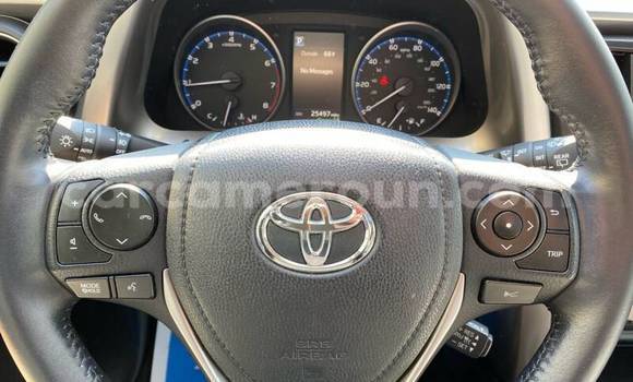 Sayi Na hannu Toyota RAV4 White Mota in Douala a Ƙasar Kamaru Sayi Na hannu Toyota RAV4 White Mota in Douala a Ƙasar Kamaru