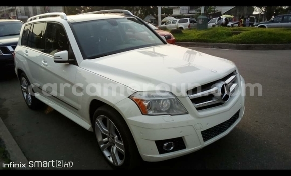 Sayi Imported Mercedes‒Benz GLK–Class White Mota in Douala a Ƙasar Kamaru Sayi Imported Mercedes‒Benz GLK–Class White Mota in Douala a Ƙasar Kamaru
