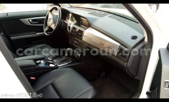 Sayi Imported Mercedes‒Benz GLK–Class White Mota in Douala a Ƙasar Kamaru Sayi Imported Mercedes‒Benz GLK–Class White Mota in Douala a Ƙasar Kamaru