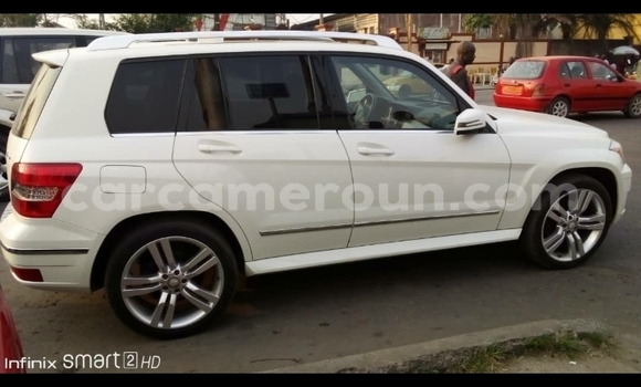 Sayi Imported Mercedes‒Benz GLK–Class White Mota in Douala a Ƙasar Kamaru Sayi Imported Mercedes‒Benz GLK–Class White Mota in Douala a Ƙasar Kamaru