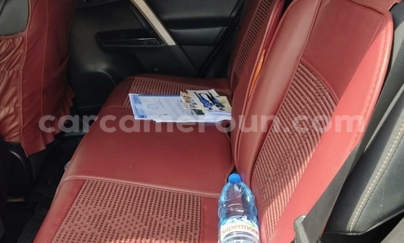 Sayi Na hannu Toyota RAV4 Black Mota in Douala a Ƙasar Kamaru Sayi Na hannu Toyota RAV4 Black Mota in Douala a Ƙasar Kamaru