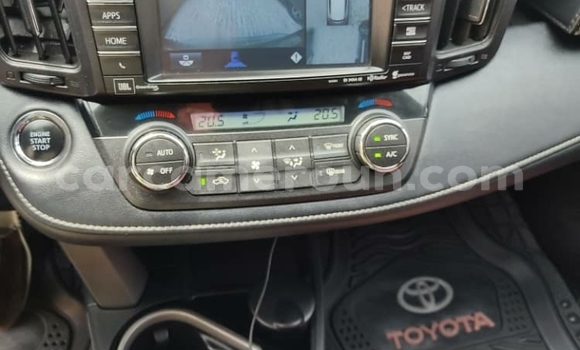 Sayi Na hannu Toyota RAV4 Black Mota in Douala a Ƙasar Kamaru Sayi Na hannu Toyota RAV4 Black Mota in Douala a Ƙasar Kamaru
