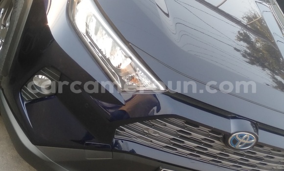 Sayi Imported Toyota RAV4 Blue Mota in Douala a Ƙasar Kamaru Sayi Imported Toyota RAV4 Blue Mota in Douala a Ƙasar Kamaru